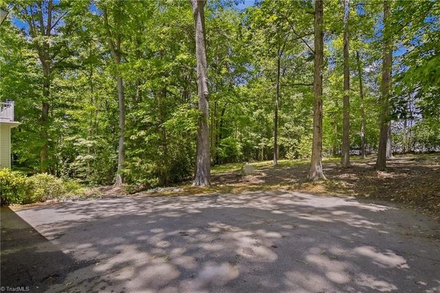 2621 W Woodlyn Way, Greensboro, NC 27407