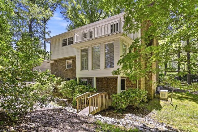 2621 W Woodlyn Way, Greensboro, NC 27407