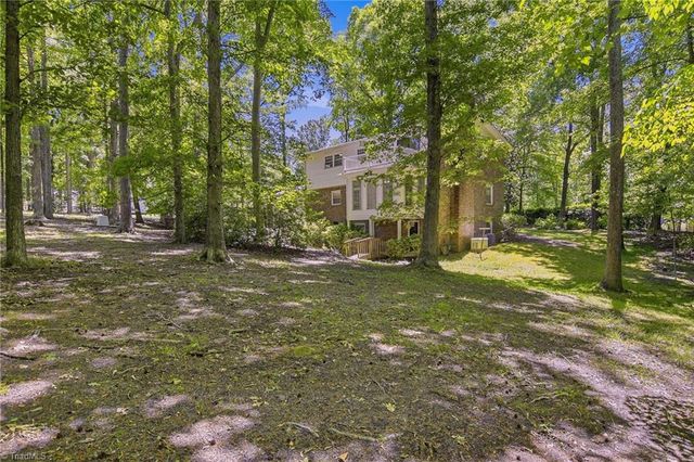 2621 W Woodlyn Way, Greensboro, NC 27407
