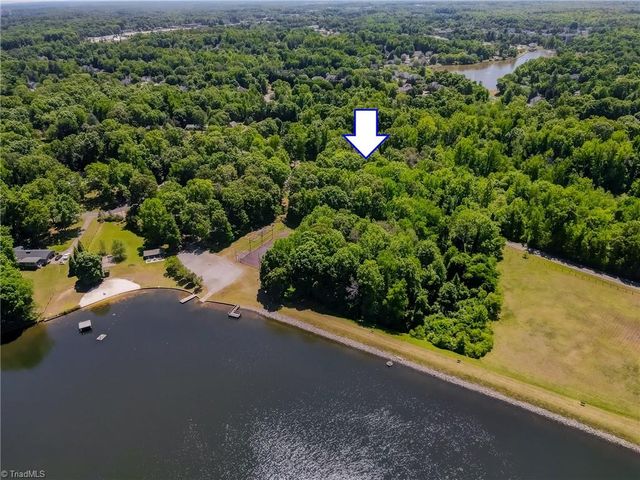 2621 W Woodlyn Way, Greensboro, NC 27407