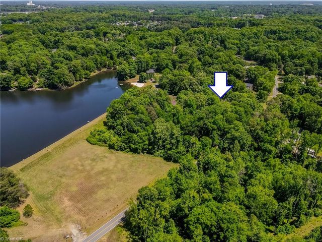 2621 W Woodlyn Way, Greensboro, NC 27407