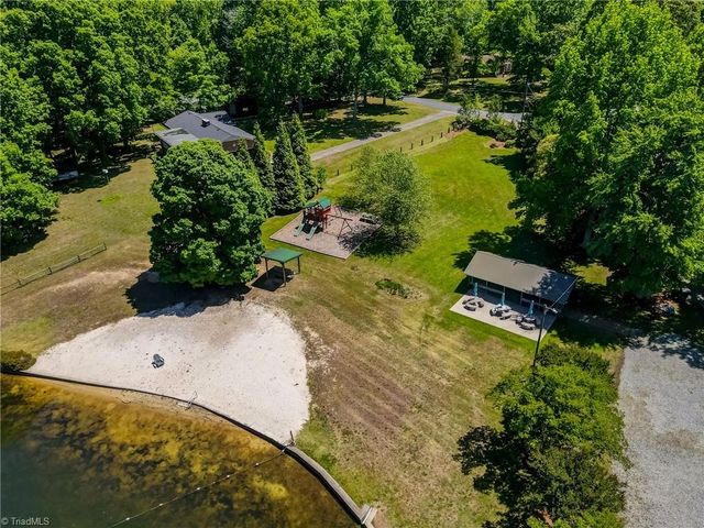 2621 W Woodlyn Way, Greensboro, NC 27407
