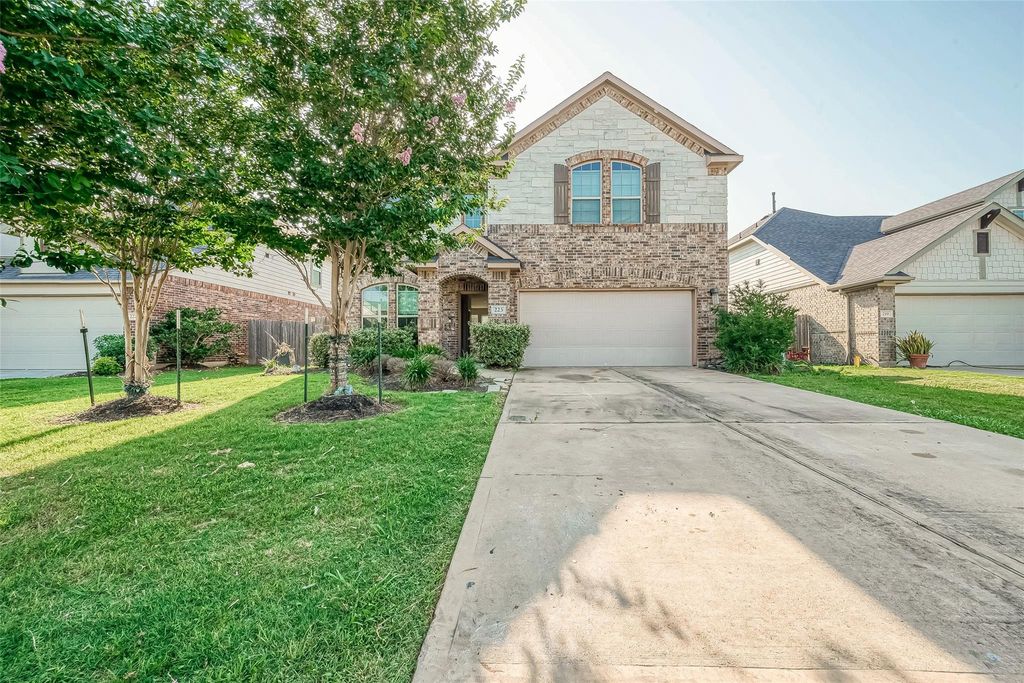 223 Sintra Lake Way, Rosenberg, TX 77469