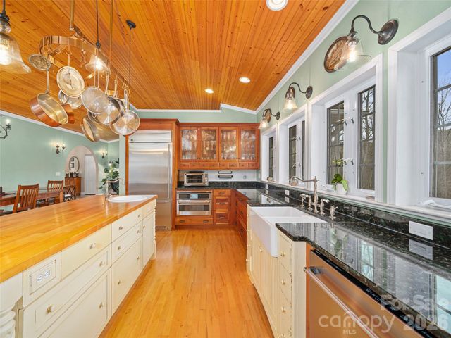 12 Riverview Drive, Bakersville, NC 28705