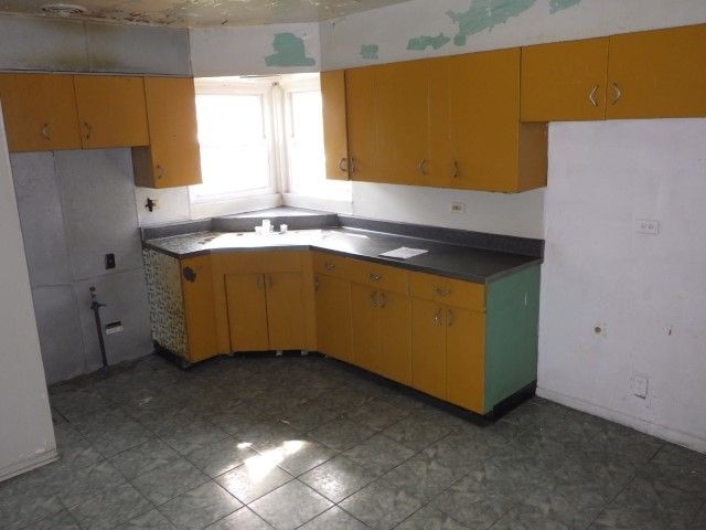 9136 S Union Avenue, Chicago, IL 60620