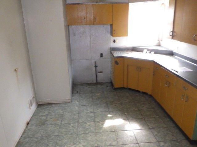 9136 S Union Avenue, Chicago, IL 60620