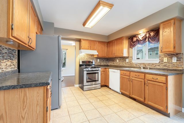 20950 W Bloomfield Drive, Plainfield, IL 60544