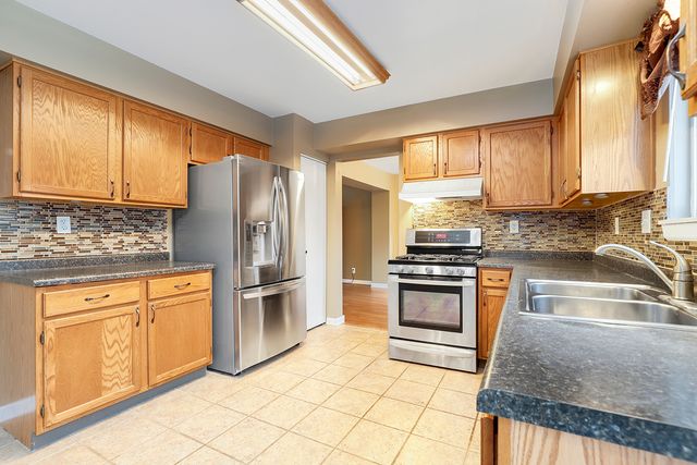 20950 W Bloomfield Drive, Plainfield, IL 60544