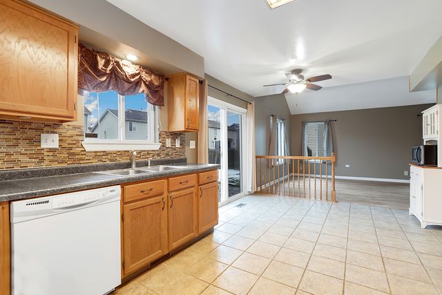 20950 W Bloomfield Drive, Plainfield, IL 60544