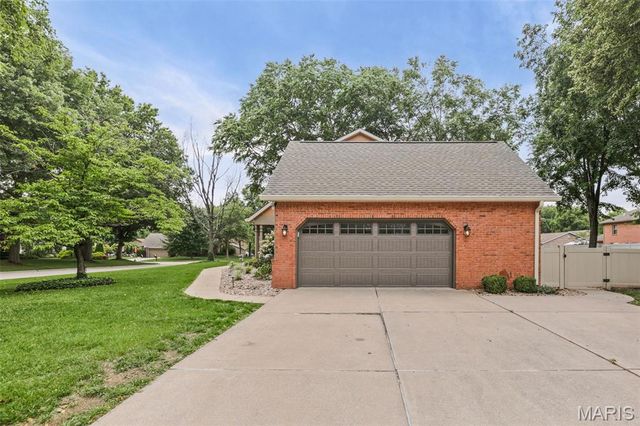 505 Springwood Drive, Belleville, IL 62220