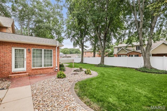 505 Springwood Drive, Belleville, IL 62220
