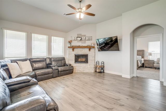 458 Mesquite Grove Road, Midlothian, TX 76065