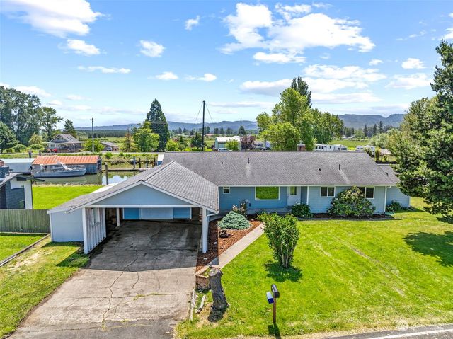 211 N Welcome Slough Road, Cathlamet, WA 98612