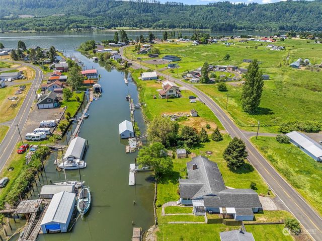 211 N Welcome Slough Road, Cathlamet, WA 98612