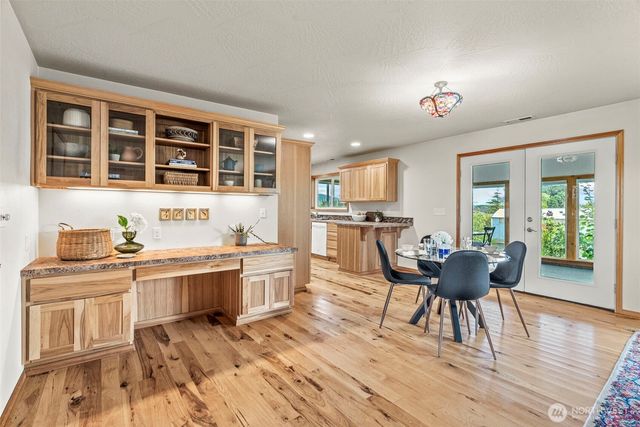 211 N Welcome Slough Road, Cathlamet, WA 98612