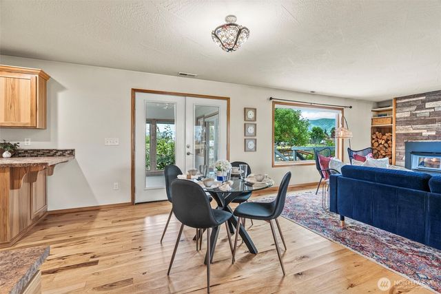 211 N Welcome Slough Road, Cathlamet, WA 98612