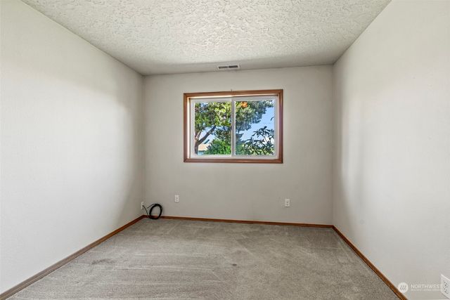 211 N Welcome Slough Road, Cathlamet, WA 98612