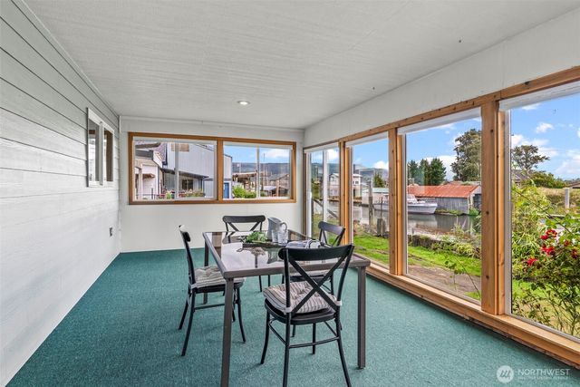 211 N Welcome Slough Road, Cathlamet, WA 98612