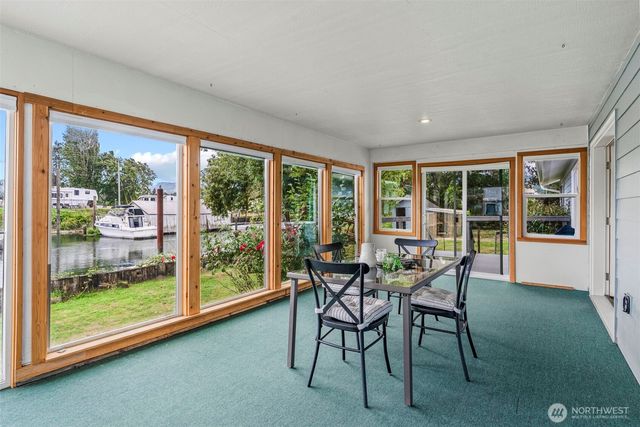 211 N Welcome Slough Road, Cathlamet, WA 98612