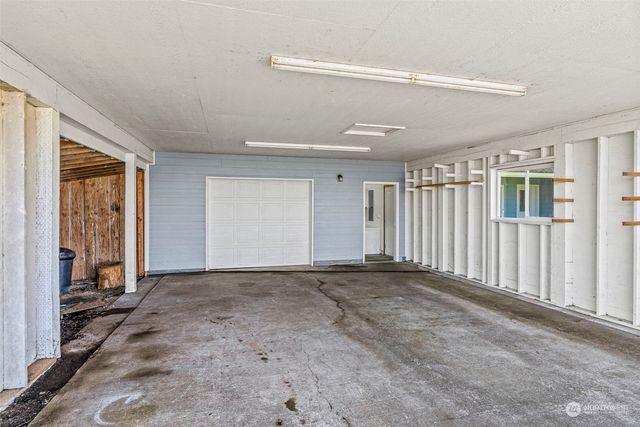 211 N Welcome Slough Road, Cathlamet, WA 98612