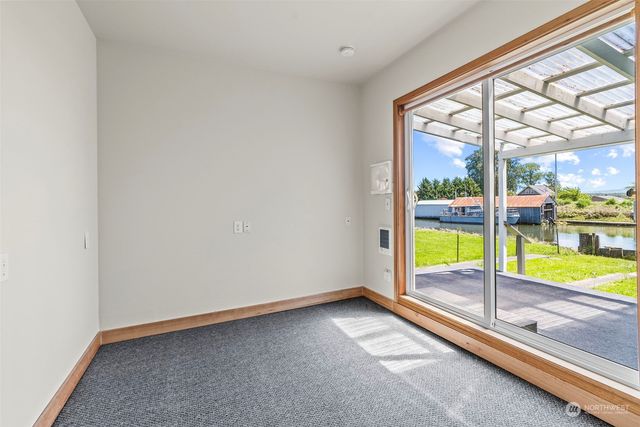 211 N Welcome Slough Road, Cathlamet, WA 98612