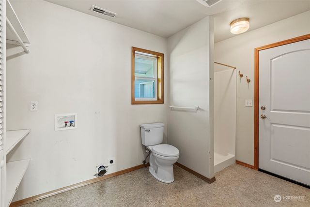 211 N Welcome Slough Road, Cathlamet, WA 98612