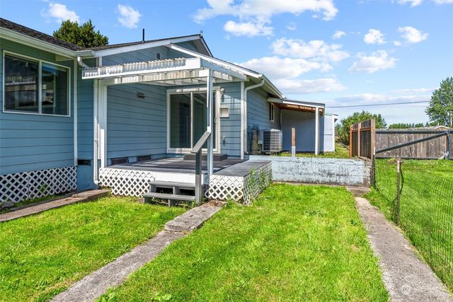 211 N Welcome Slough Road, Cathlamet, WA 98612