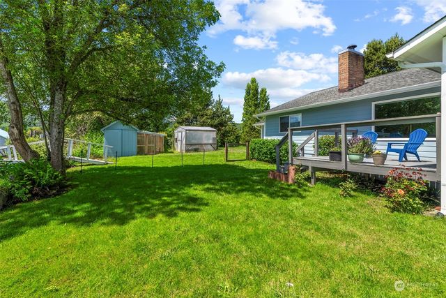 211 N Welcome Slough Road, Cathlamet, WA 98612