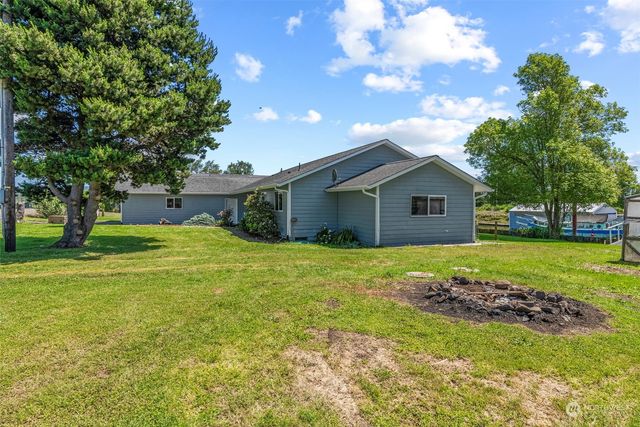 211 N Welcome Slough Road, Cathlamet, WA 98612