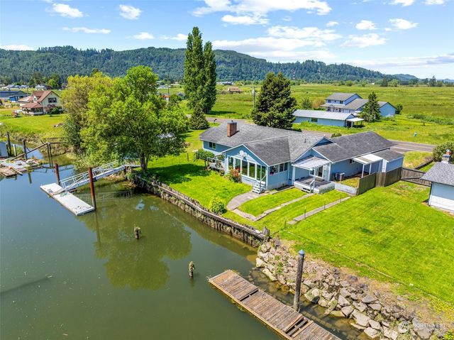 211 N Welcome Slough Road, Cathlamet, WA 98612