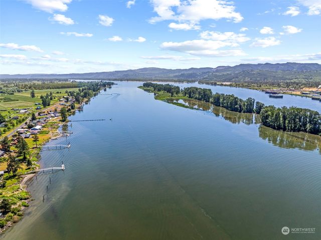 211 N Welcome Slough Road, Cathlamet, WA 98612