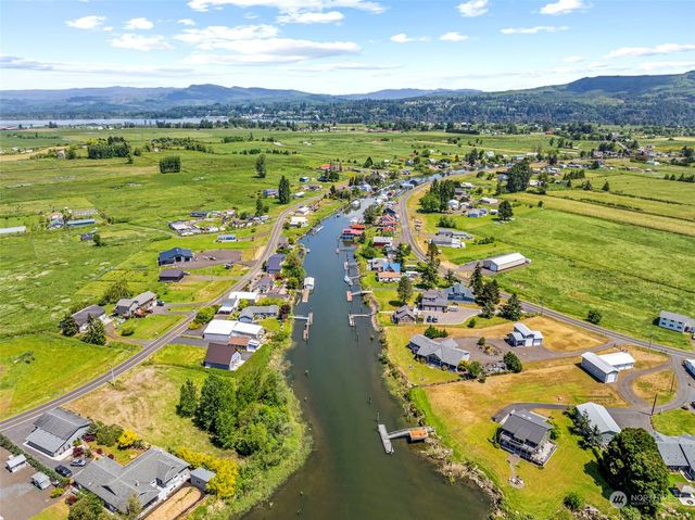 211 N Welcome Slough Road, Cathlamet, WA 98612