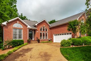 6737 Autumnwood Dr, Nashville, TN 37221