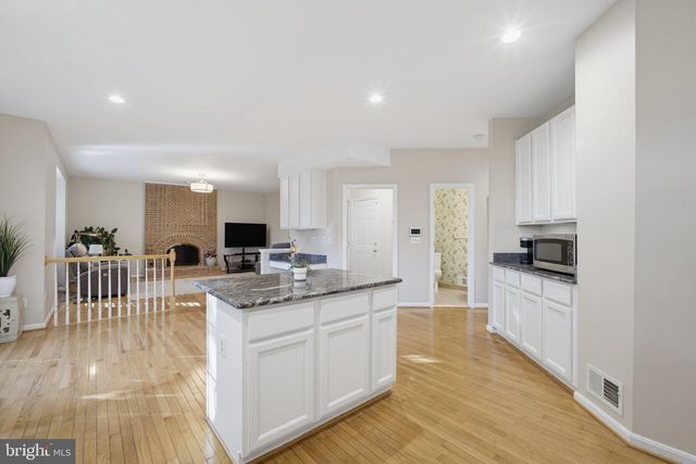 3852 BARCROFT LN, Alexandria, VA 22312