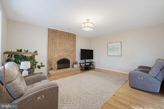 3852 BARCROFT LN, Alexandria, VA 22312
