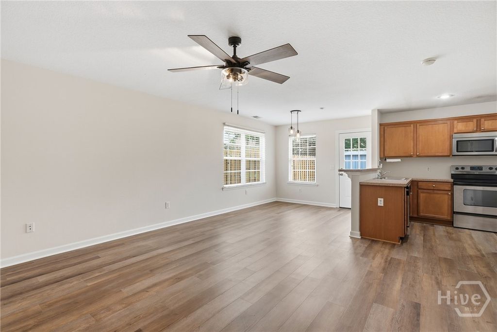 Image 3 of property listing at 155 Willow Oak Drive, Richmond Hill, GA 31324