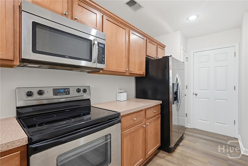 Image 7 of property listing at 155 Willow Oak Drive, Richmond Hill, GA 31324