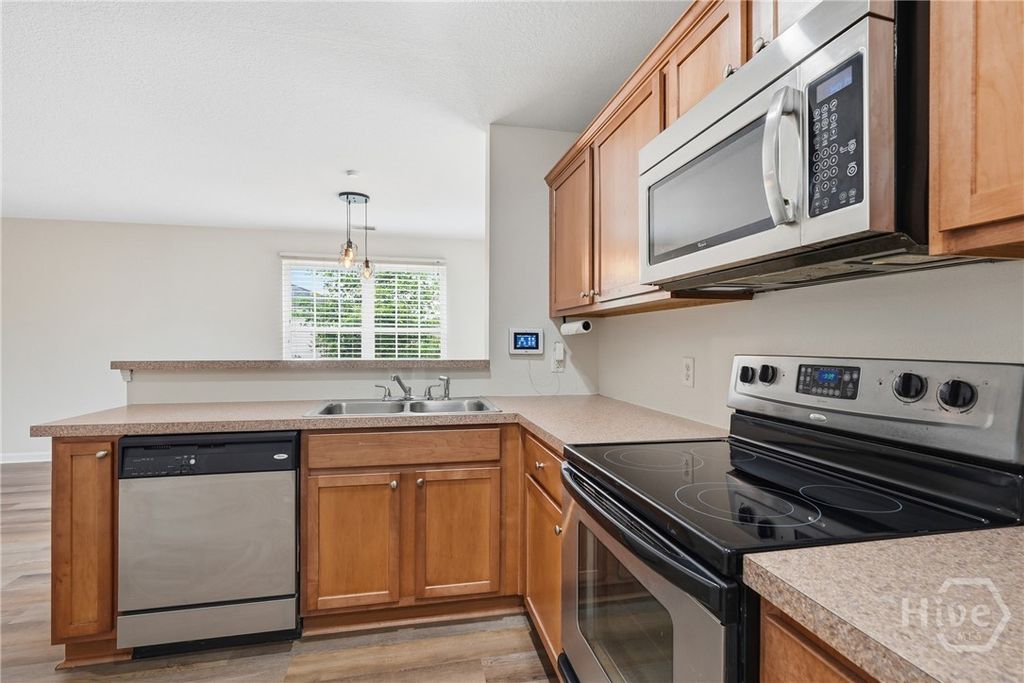 Image 8 of property listing at 155 Willow Oak Drive, Richmond Hill, GA 31324