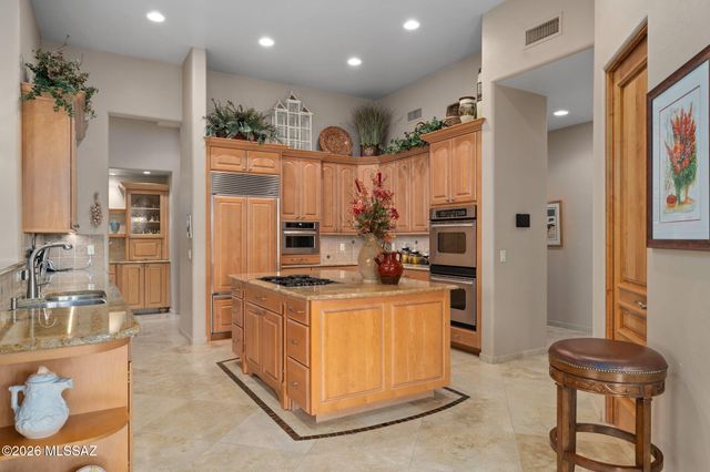 7573 E Crested Saguaro Place, Tucson, AZ 85750