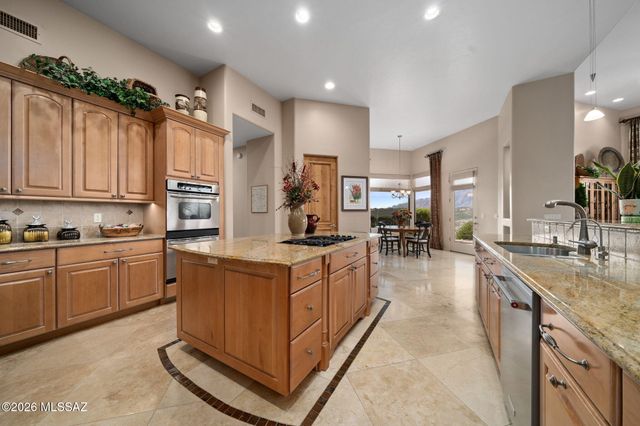 7573 E Crested Saguaro Place, Tucson, AZ 85750