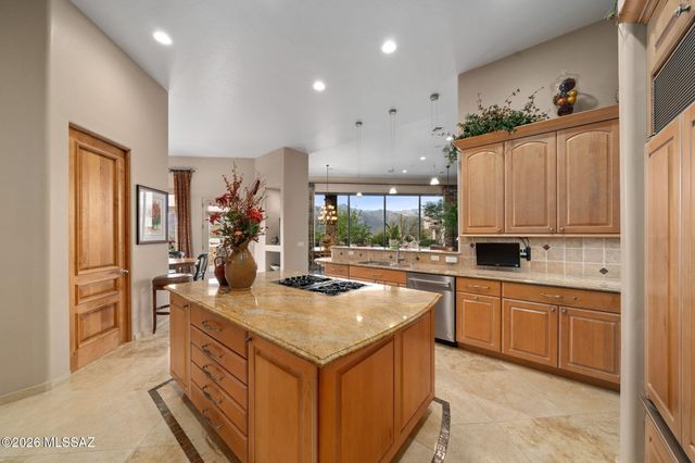 7573 E Crested Saguaro Place, Tucson, AZ 85750