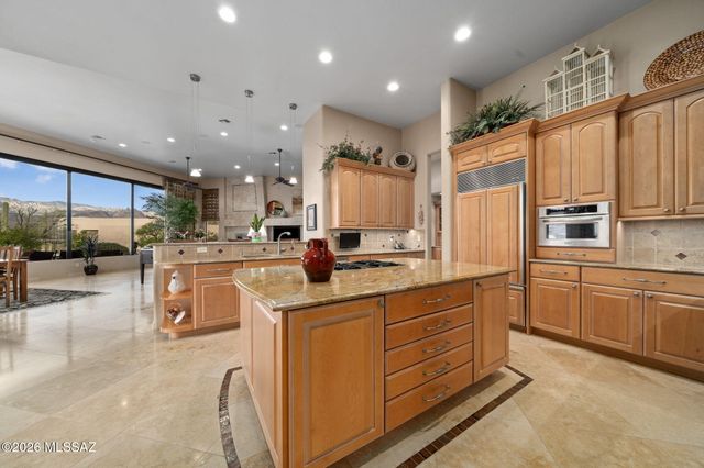 7573 E Crested Saguaro Place, Tucson, AZ 85750