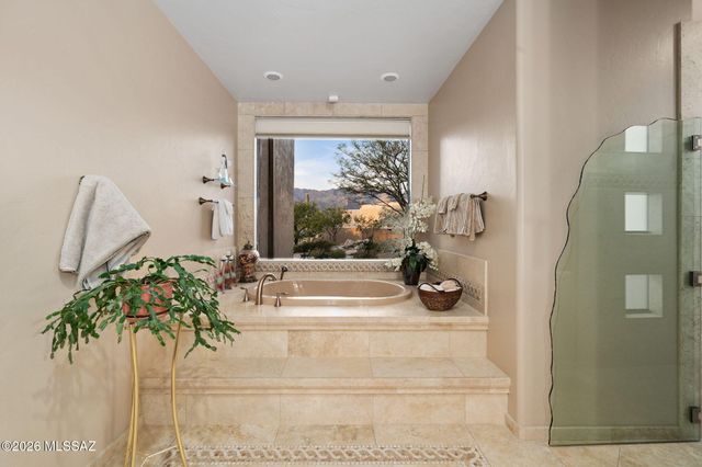 7573 E Crested Saguaro Place, Tucson, AZ 85750