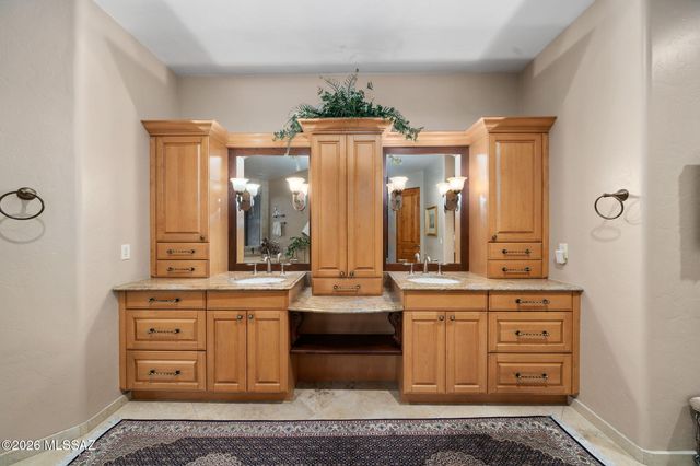 7573 E Crested Saguaro Place, Tucson, AZ 85750