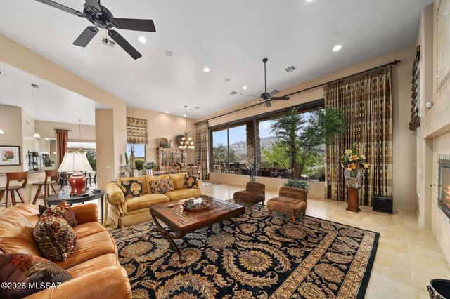 7573 E Crested Saguaro Place, Tucson, AZ 85750