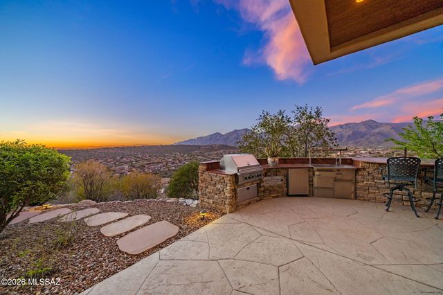 7573 E Crested Saguaro Place, Tucson, AZ 85750