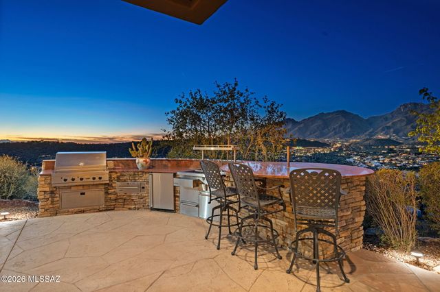 7573 E Crested Saguaro Place, Tucson, AZ 85750