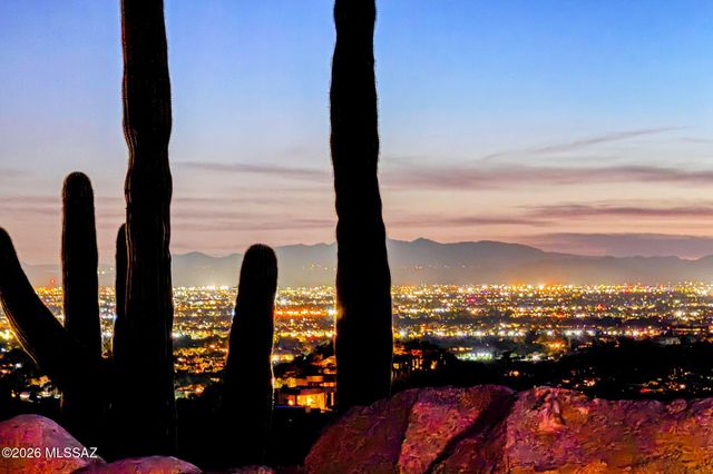 7573 E Crested Saguaro Place, Tucson, AZ 85750