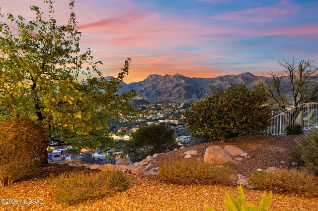 7573 E Crested Saguaro Place, Tucson, AZ 85750