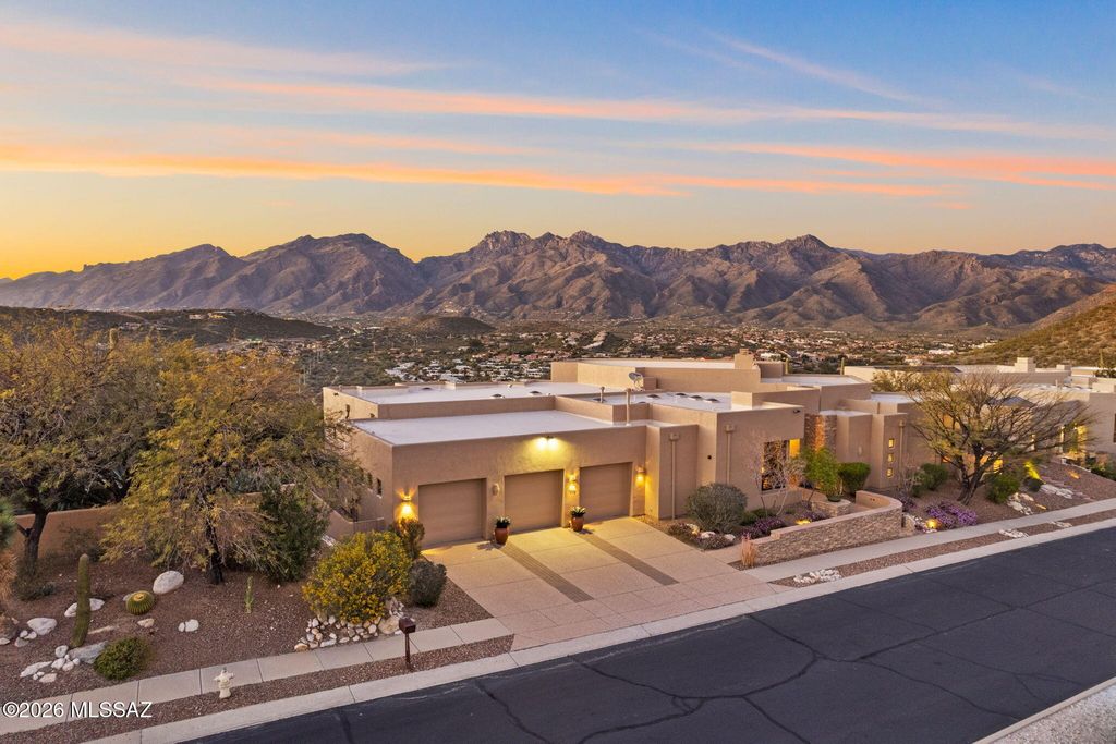 7573 E Crested Saguaro Place, Tucson, AZ 85750